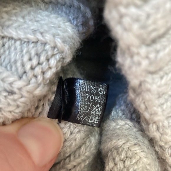 Cozy Cashmere Gray Knit Pom-Pom Beanie - Picture 4 of 4